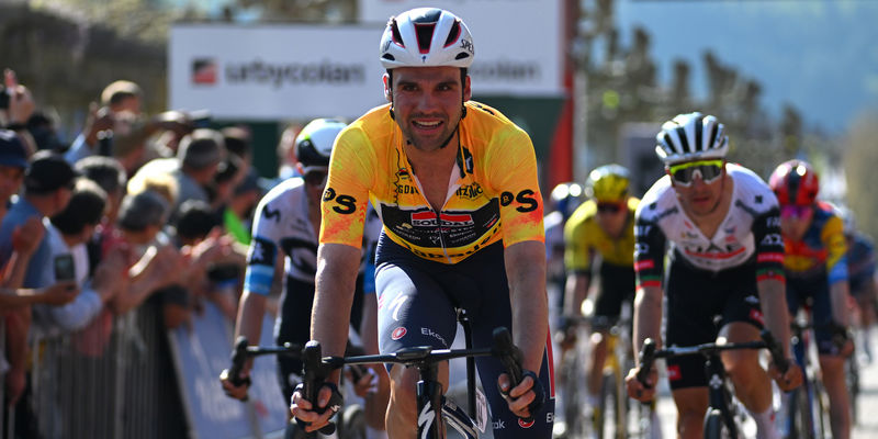 Schachmann shows grinta in Basque Country