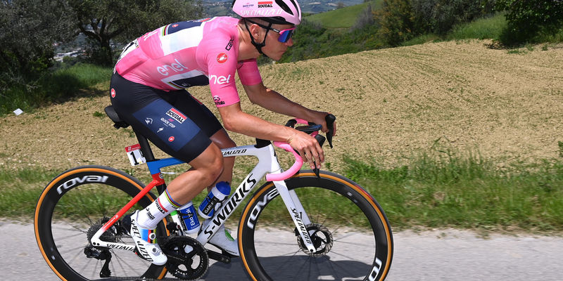 Giro d’Italia: Evenepoel zijn eerste dag in het roze