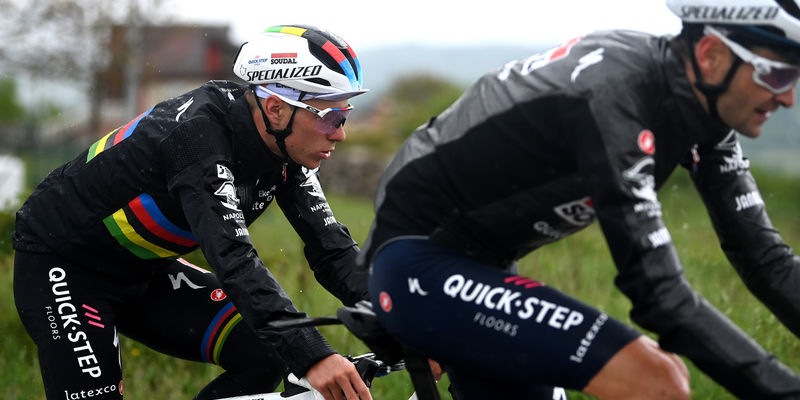 Evenepoel ondanks val verder in Giro d’Italia