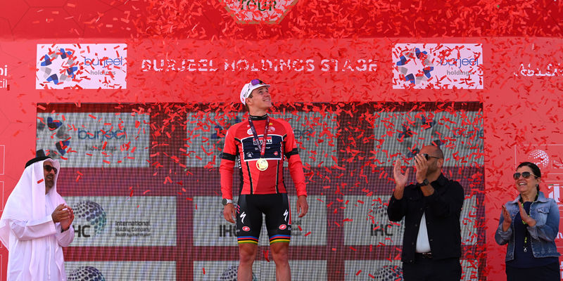 UAE Tour: Evenepoel pakt rode trui