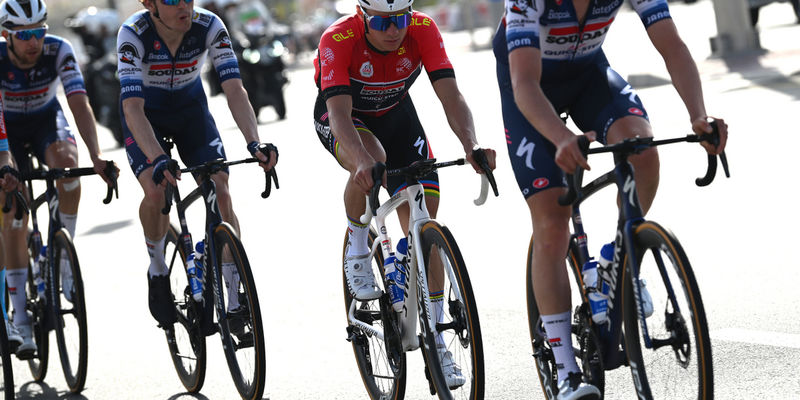 Evenepoel blijft in het rood in UAE Tour