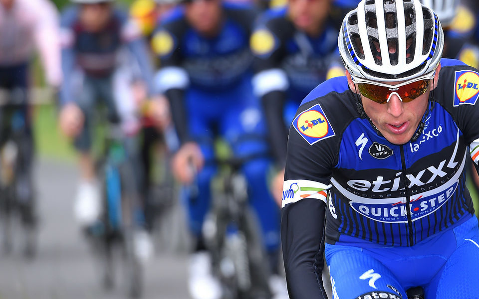 Dan Martin survives in Tour de France crosswinds