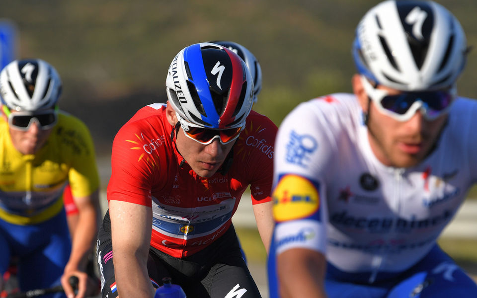 Jakobsen strengthens grip on the red jersey