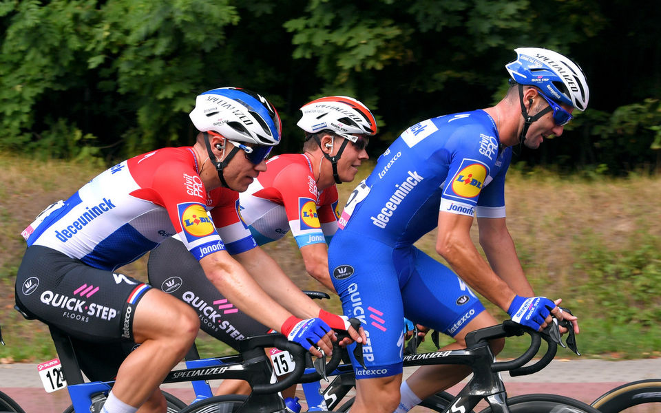 Chaotic bunch sprint at the Tour de Pologne