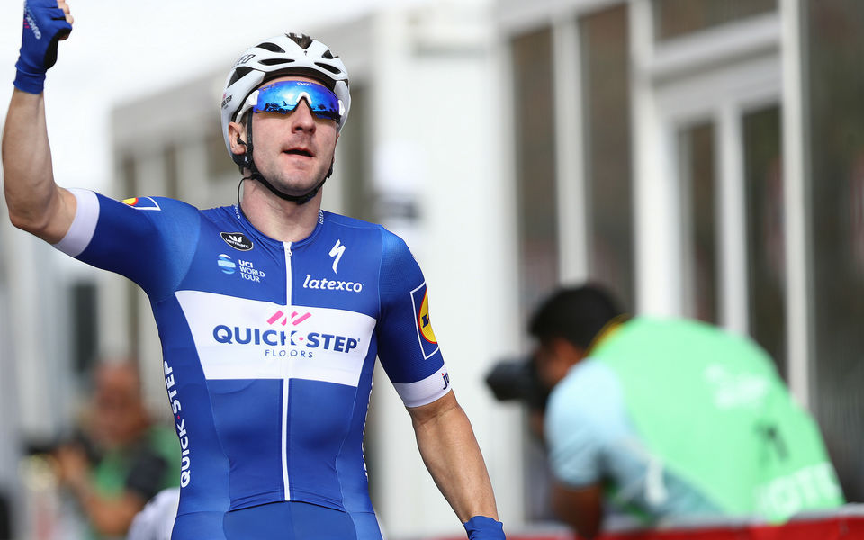 Abu Dhabi Tour: Viviani survives the crosswinds to take fifth win of the season