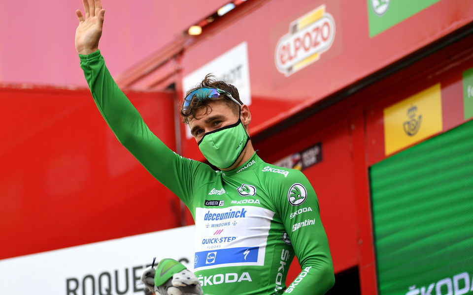 Vuelta a España: Jakobsen continues in green