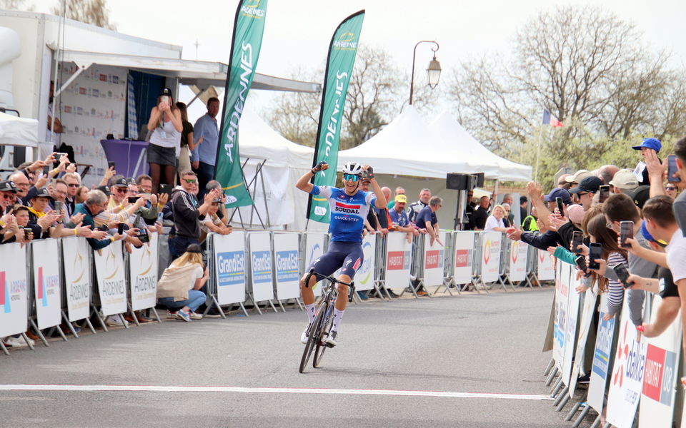 Federico Savino wint in Circuit des Ardennes