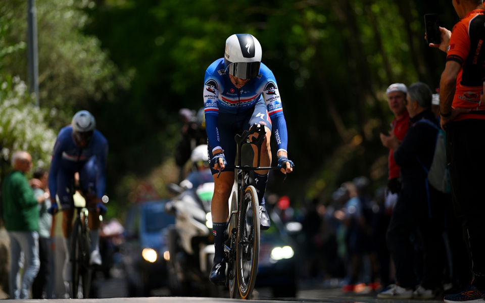 Giro d’Italia: Cerny levert prima tijdrit af
