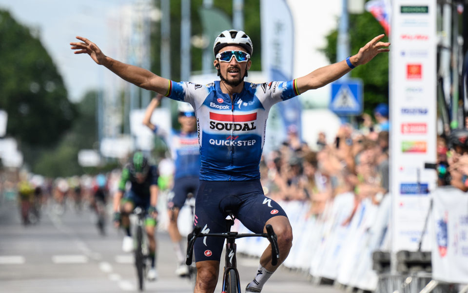 Alaphilippe surprises the sprinters