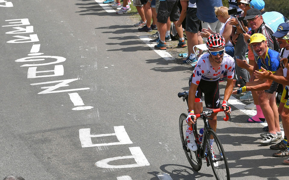 Alaphilippe stelt bolletjestrui veilig 