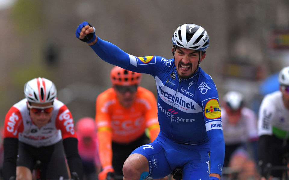 Alaphilippe verrast sprinters in Tirreno-Adriatico