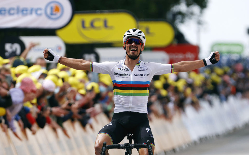 Julian Alaphilippe wins the Velo d’Or Français