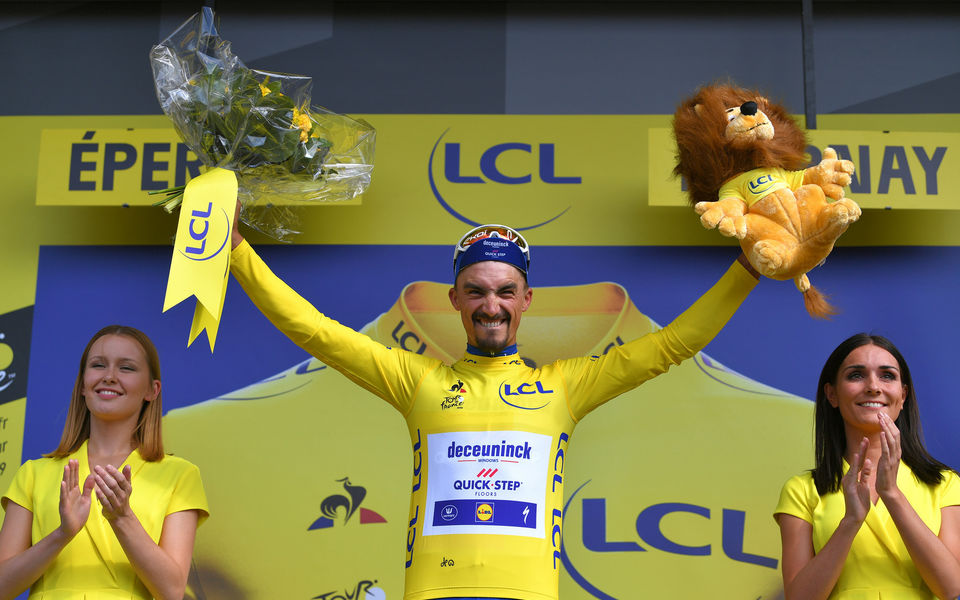 Dubbelslag Alaphilippe na fraaie solo