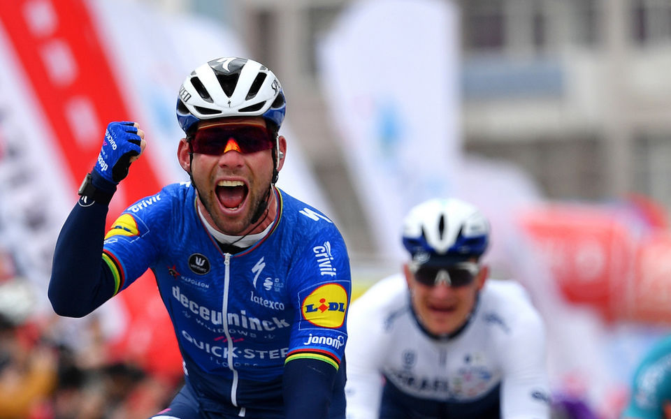 Mark Cavendish back to winning ways
