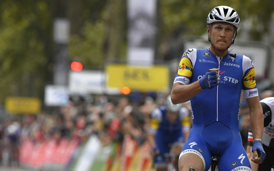 Matteo Trentin zegeviert in Paris-Tours