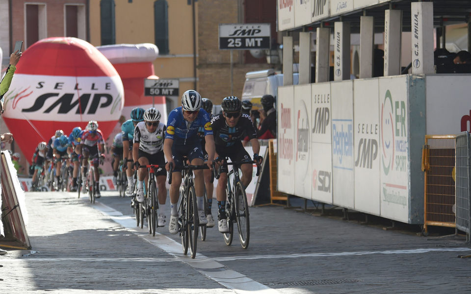 Vansevenant schuift op in klassement Coppi e Bartali