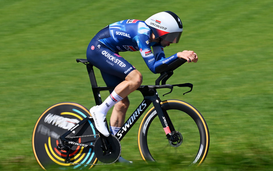 Schachmann wins opening stage of Itzulia Basque Country