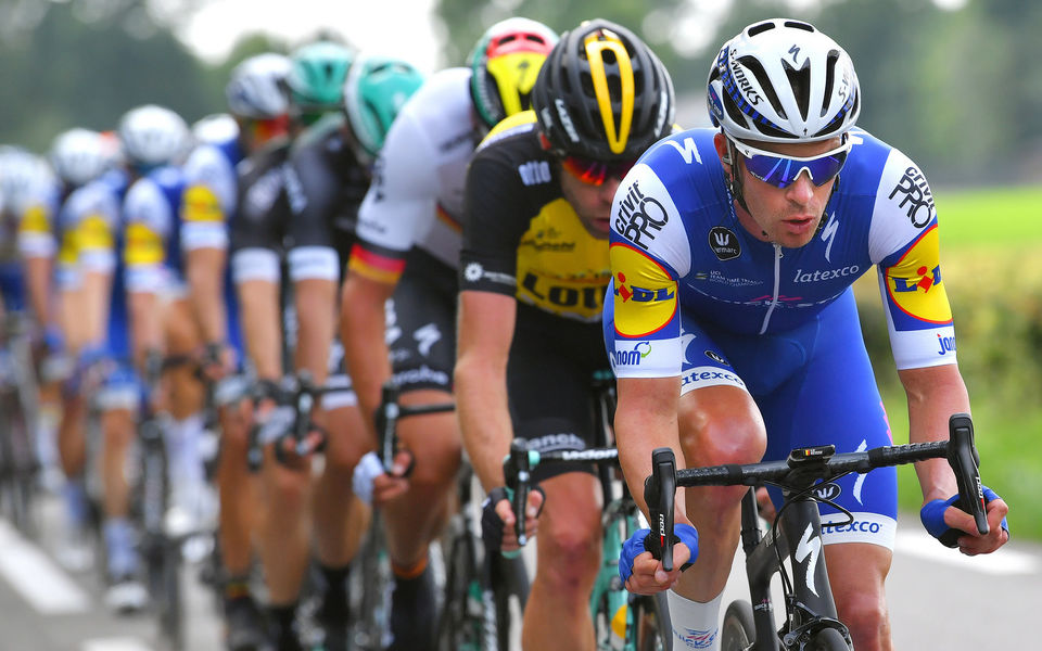 BinckBank Tour kicks off with chaotic sprint