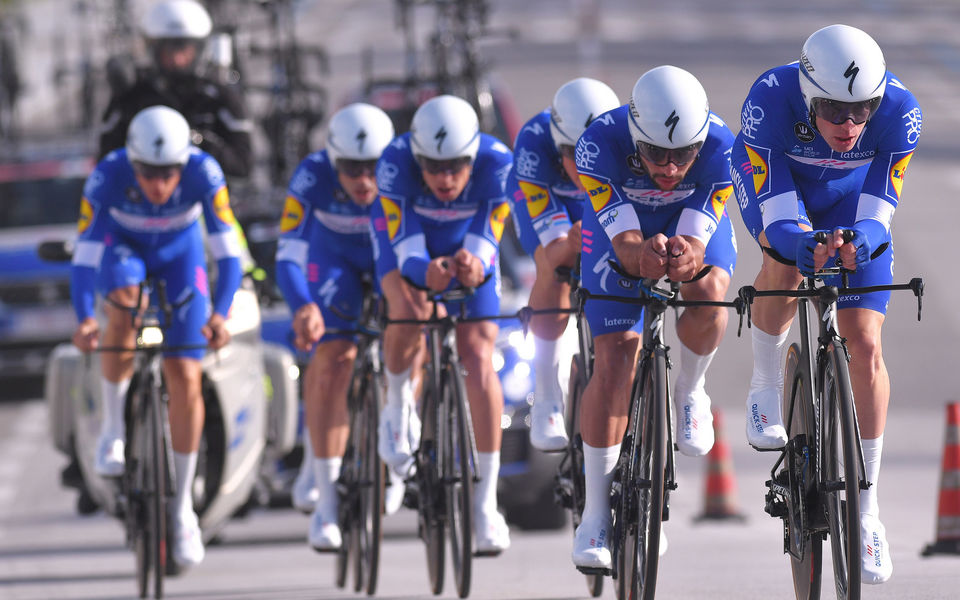 Fernando Gaviria pakt witte trui in Tirreno