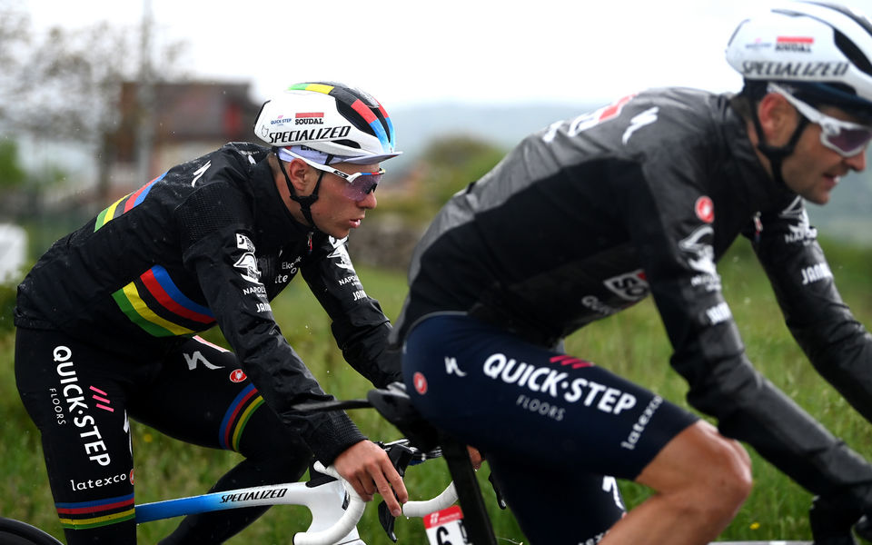 Evenepoel crashes but continues Giro d’Italia