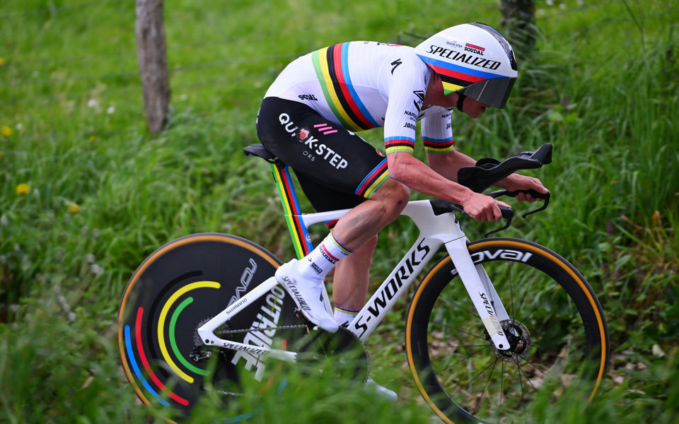 Strong start for Evenepoel in Itzulia despite crash