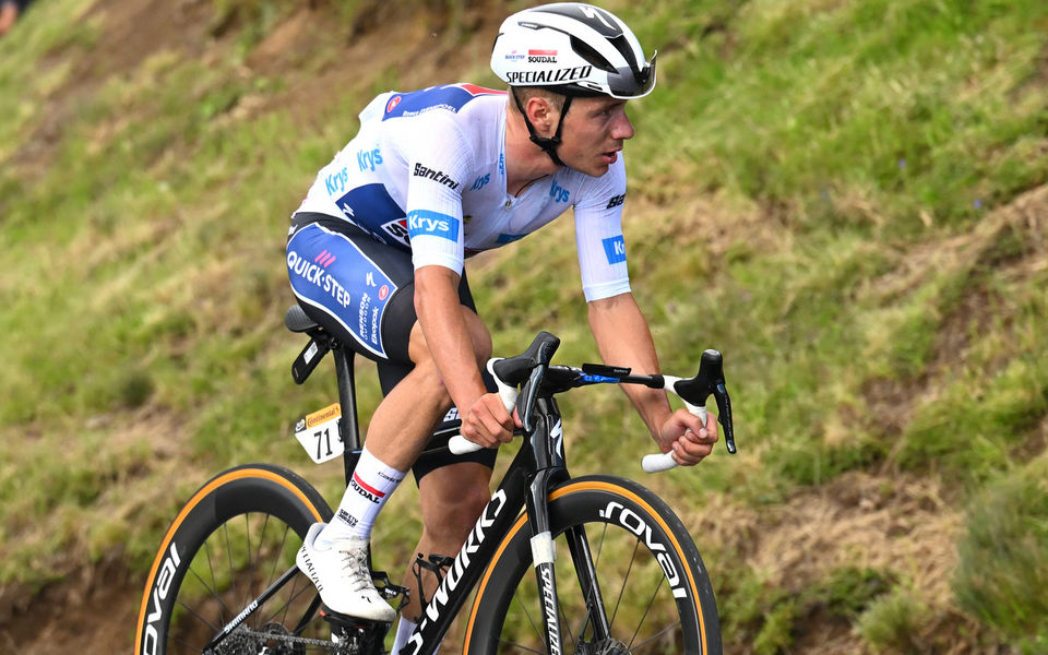 Le Tour: Evenepoel toont doorzettingsvermogen in Massif Central