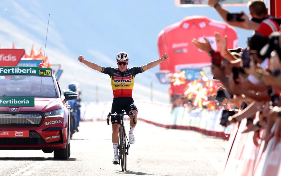 La Vuelta: Evenepoel slaat terug in stijl