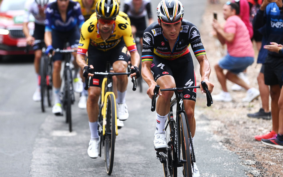 Vuelta a España: Evenepoel defends admirably