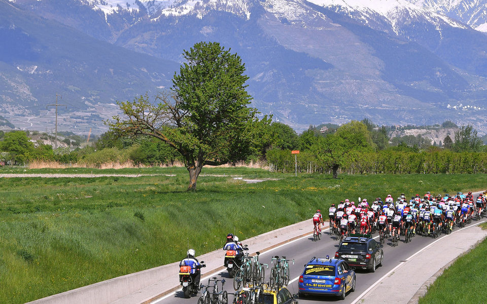 Tour de Romandie peloton trekt naar Sion