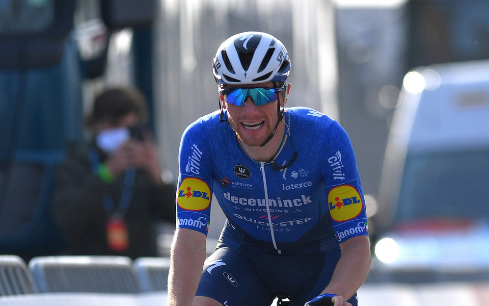 Sam Bennett dendert naar zege in Driedaagse Brugge-De Panne