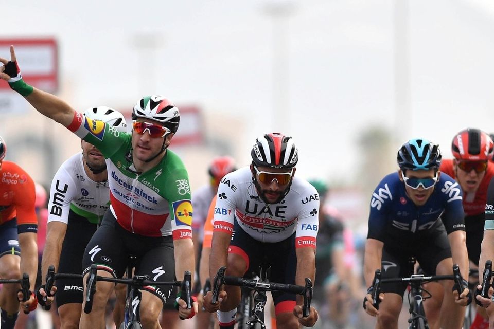 UAE Tour: Elia Viviani slaat toe in massasprint