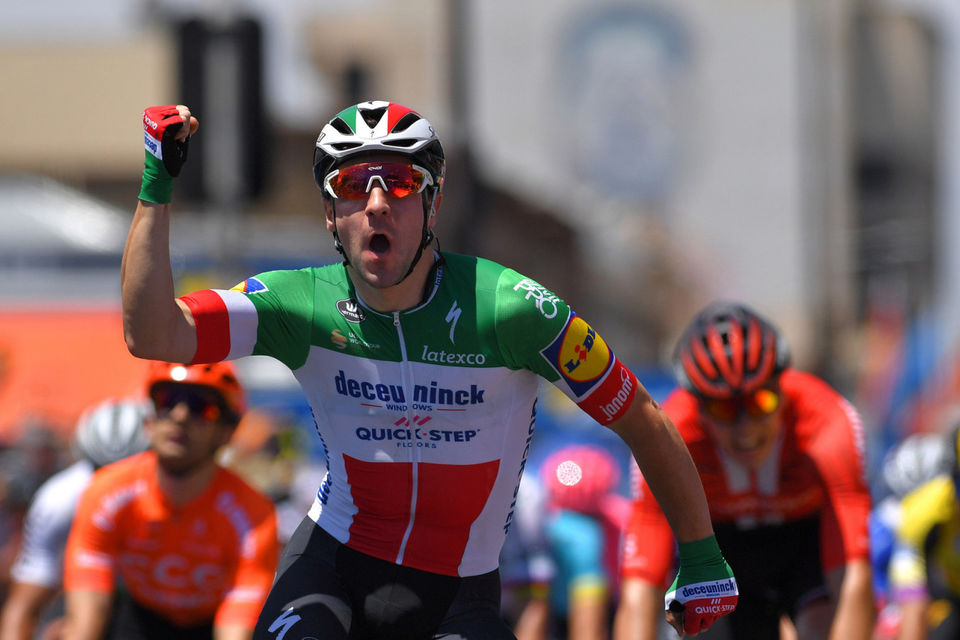 Elia Viviani begint seizoen met ritzege in Tour Down Under