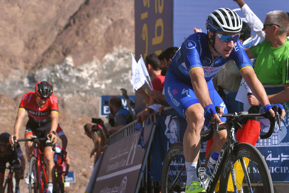Viviani retains blue jersey in frantic uphill finish