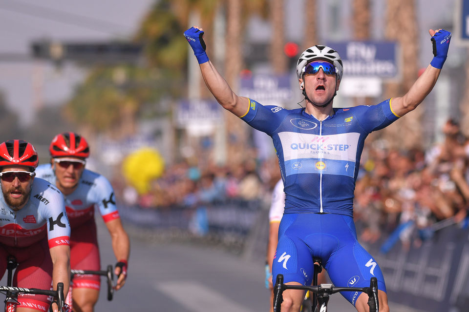 Elia Viviani in stijl naar eindzege in Dubai Tour