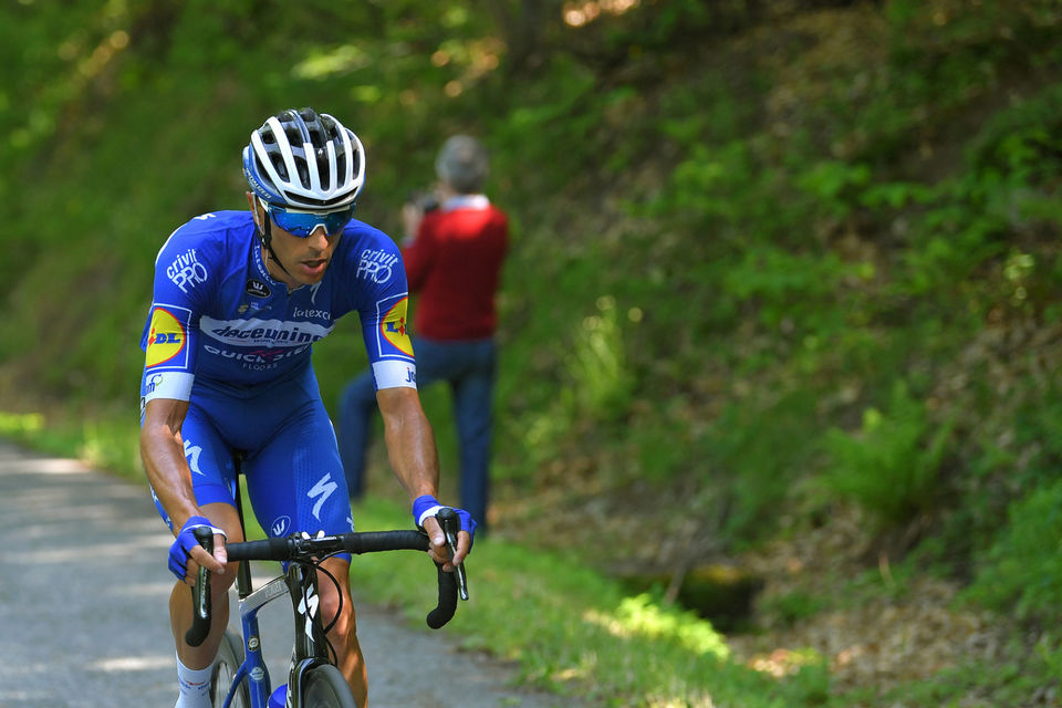 Capecchi lights up the day from the break at the Giro d’Italia