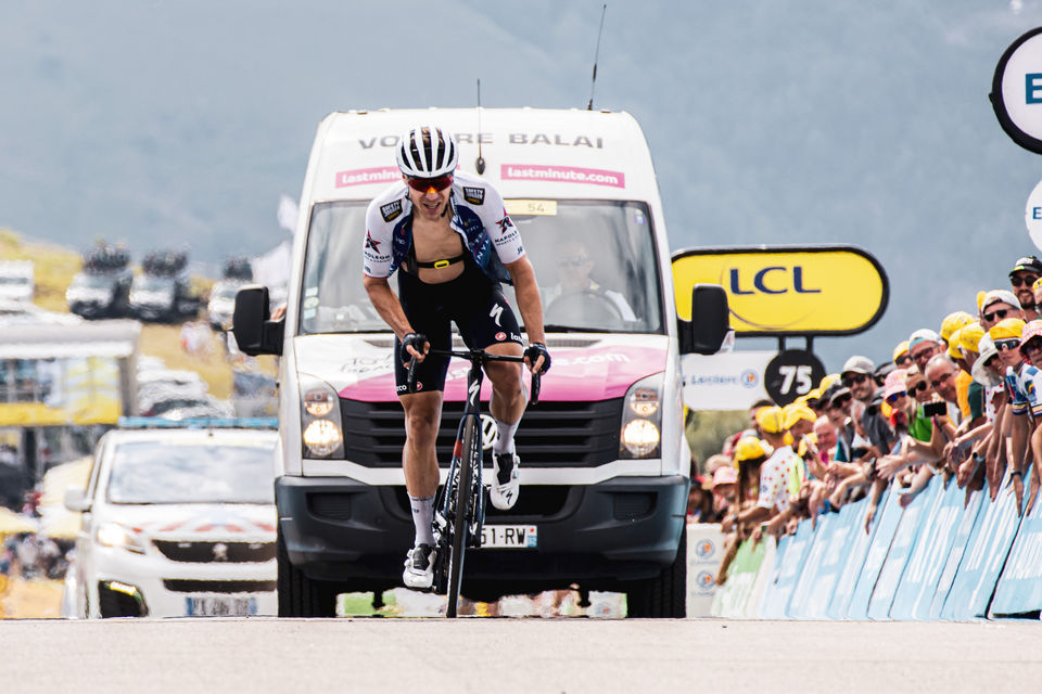 Tour de France: Jakobsen een dag dichterbij Parijs