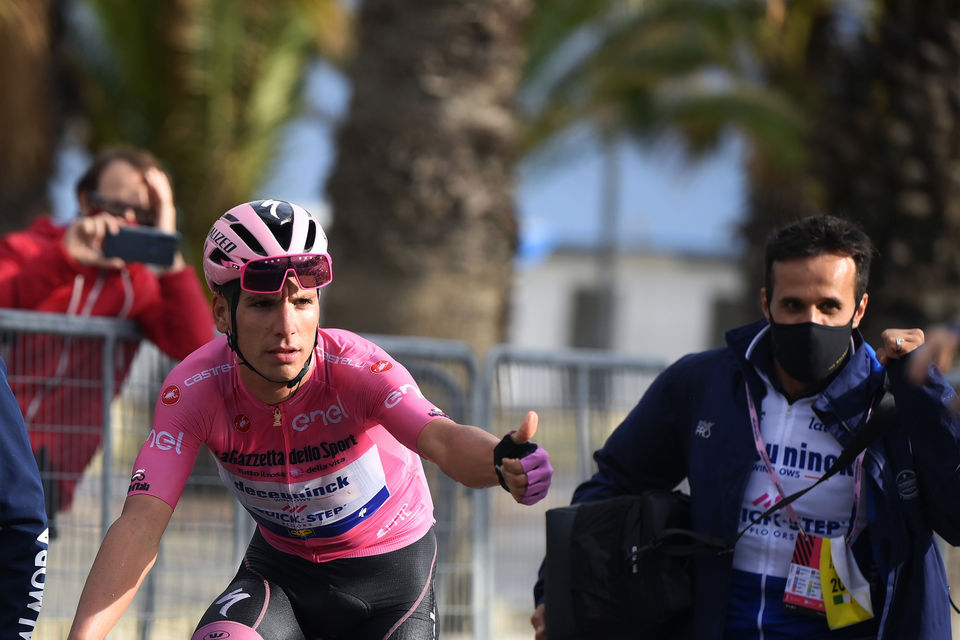 Almeida defends Giro d’Italia lead with panache