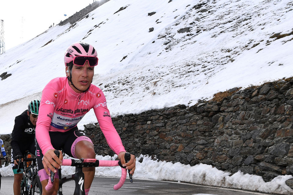 Almeida doet maglia rosa eer aan in koninginnerit