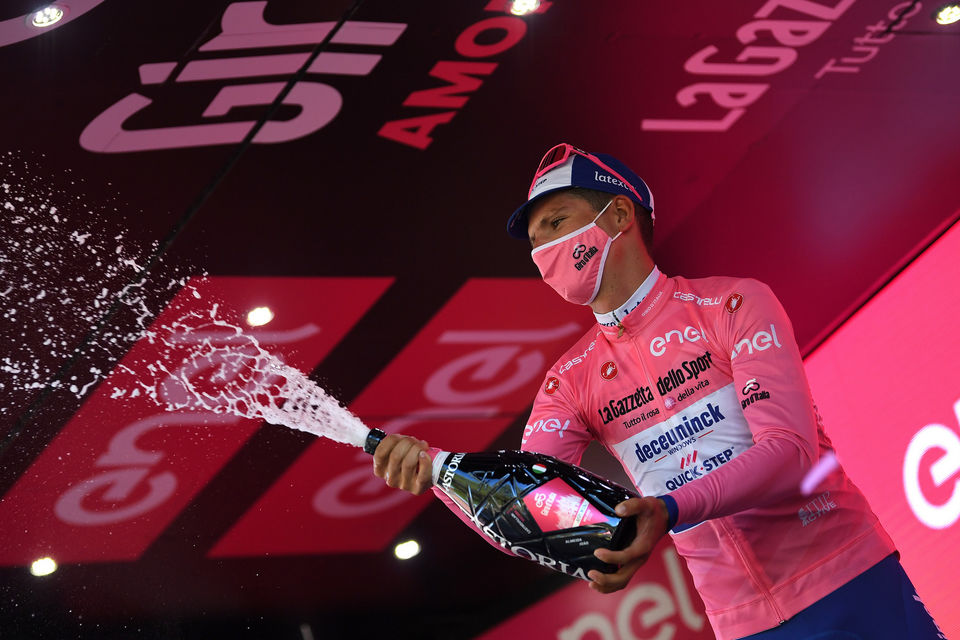 Giro d’Italia: Almeida blijft in het roze