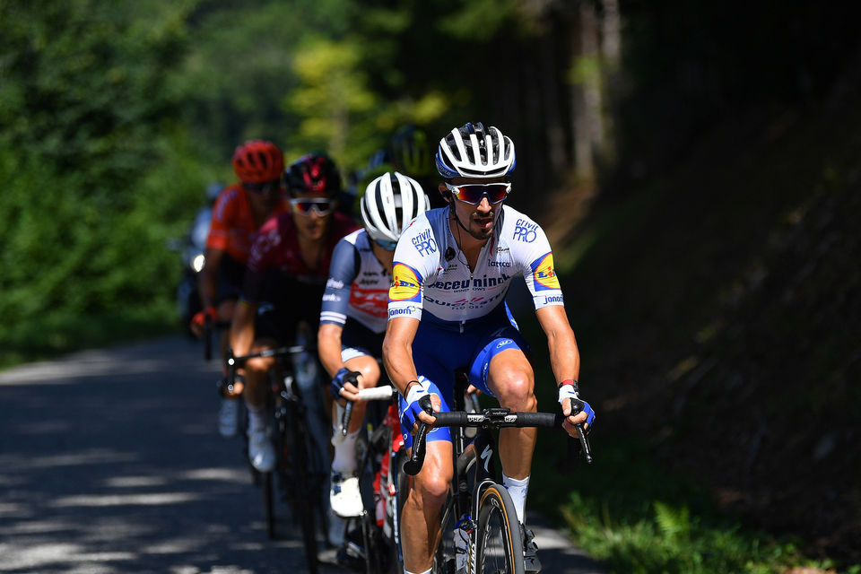 Alaphilippe derde in voorlaatste rit Dauphiné