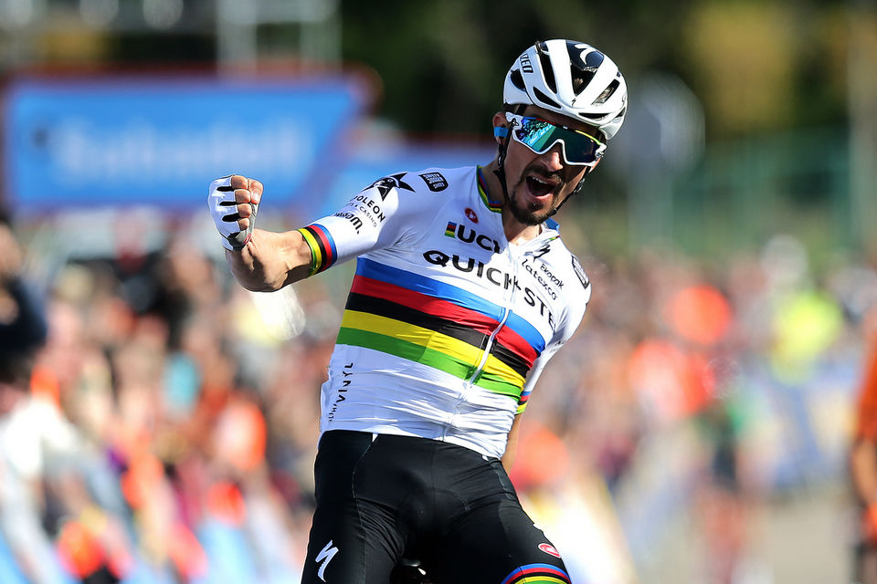 Julian Alaphilippe schrijft historie in Itzulia