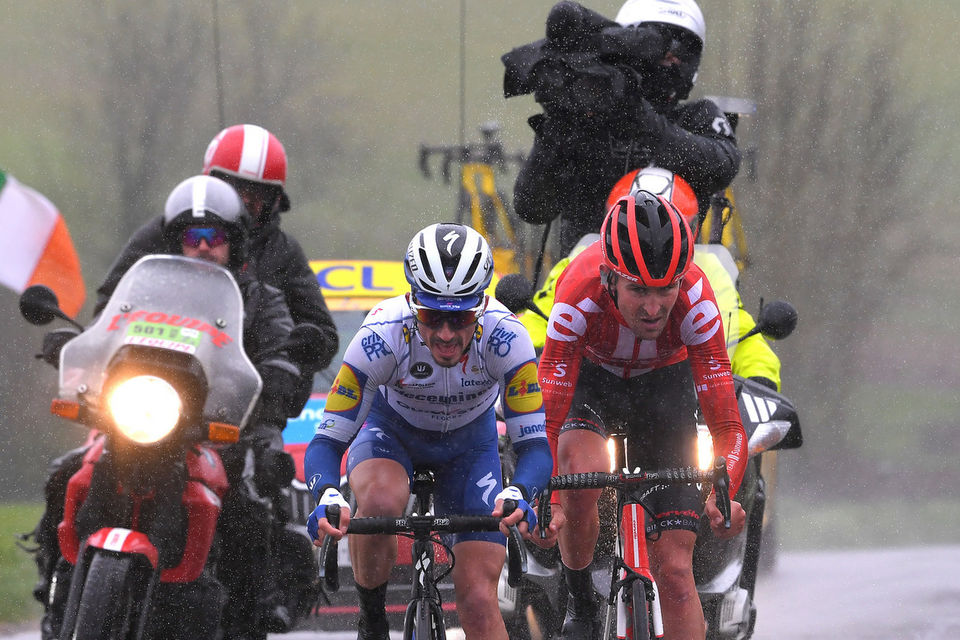 Alaphilippe lights up the fireworks on a damp and gritty Paris-Nice opening day