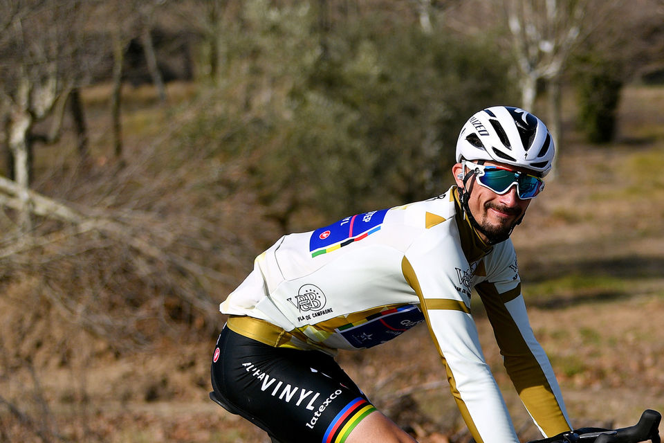 Alaphilippe in goede positie voor aankomst bergop
