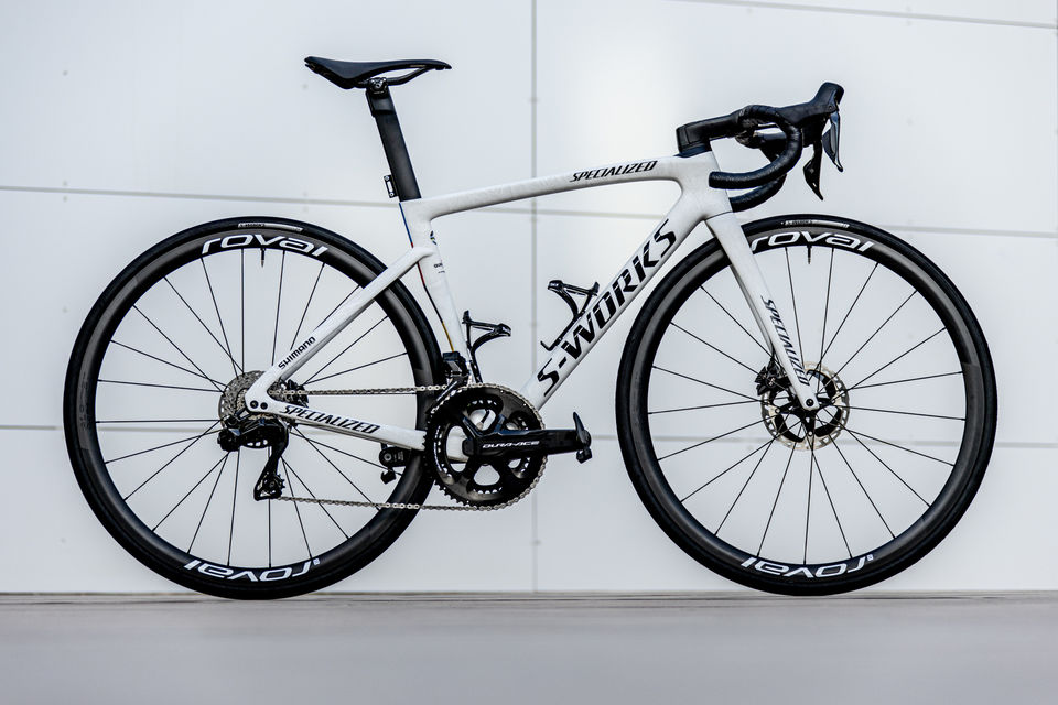 Julian Alaphilippe ontvangt nieuwe Specialized SL7