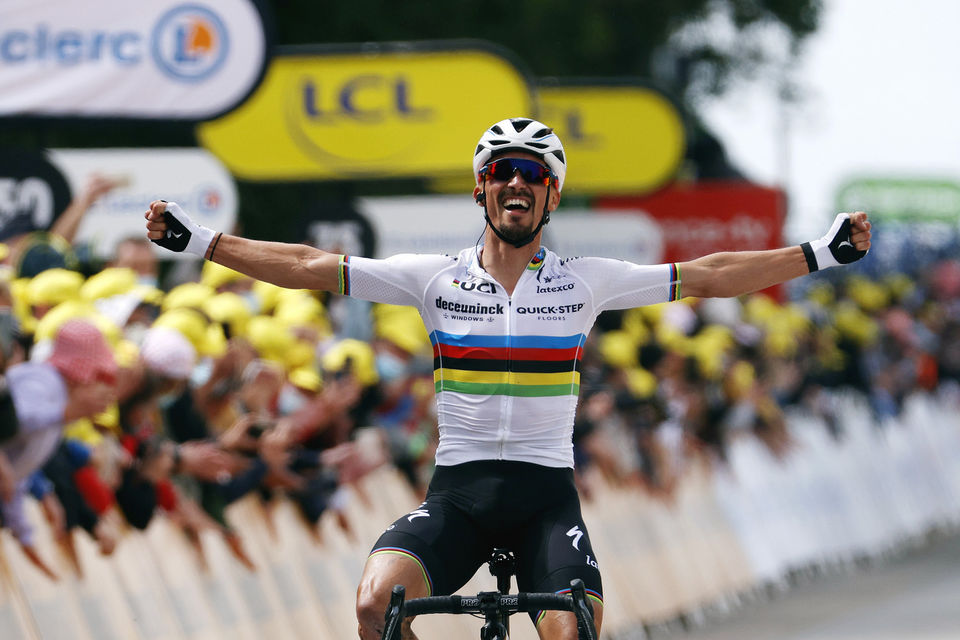 Julian Alaphilippe wins the Velo d’Or Français