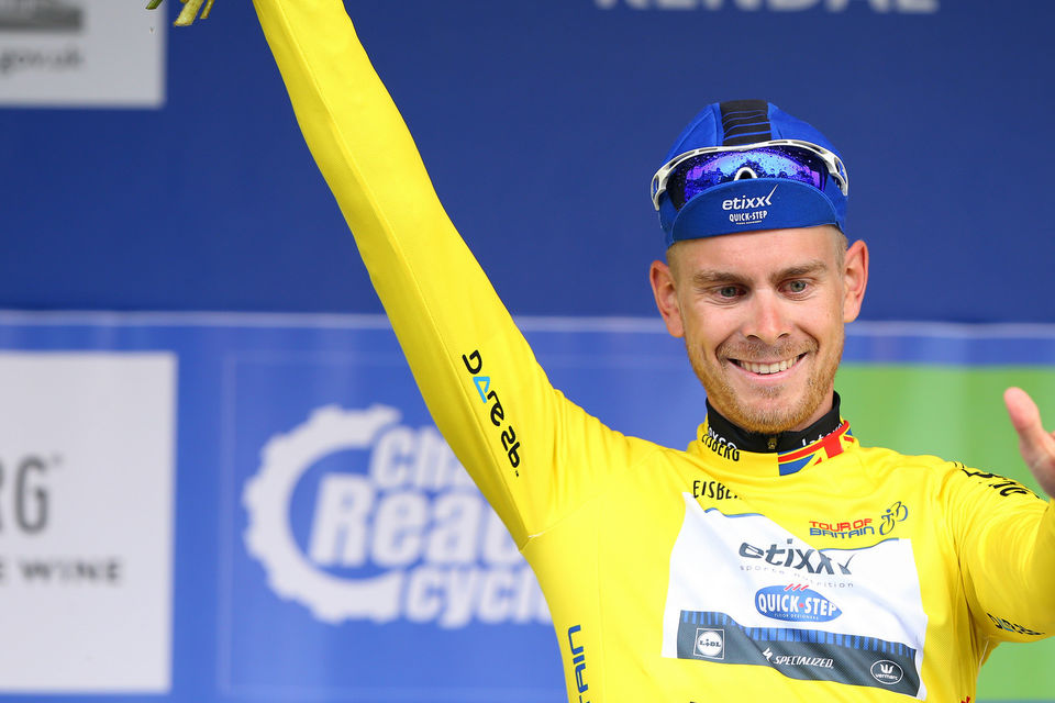 Vermote enjoys quiet day in the yellow jersey