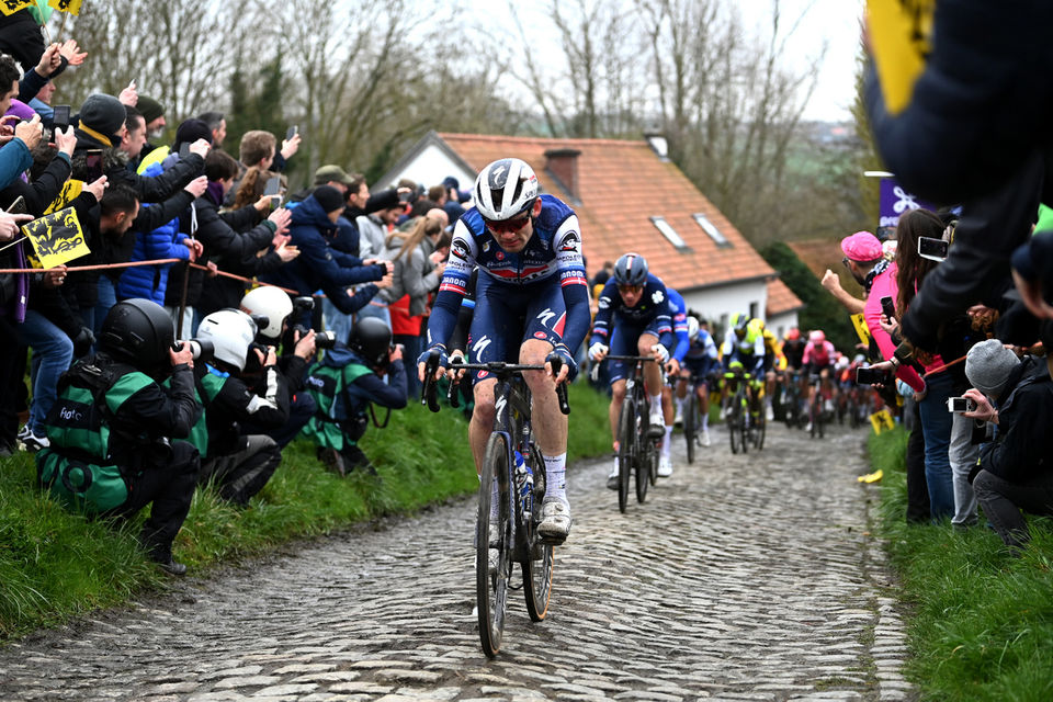 Ronde van Vlaanderen: Asgreen eindigt in top-10
