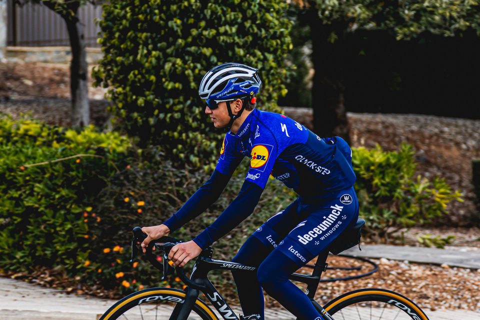 Combative Vansevenant takes third in Laigueglia