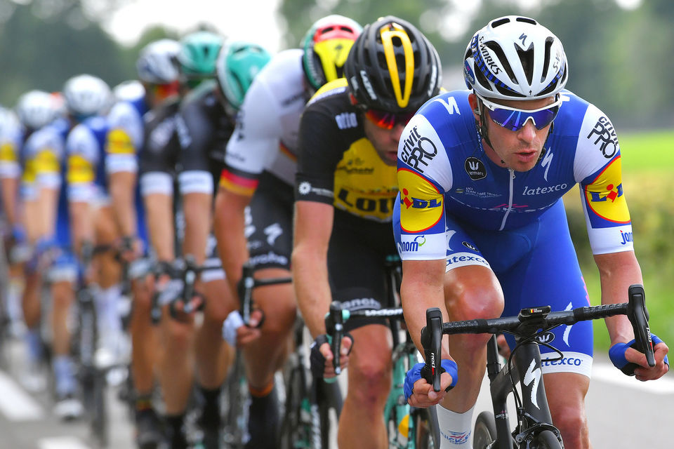 BinckBank Tour kicks off with chaotic sprint