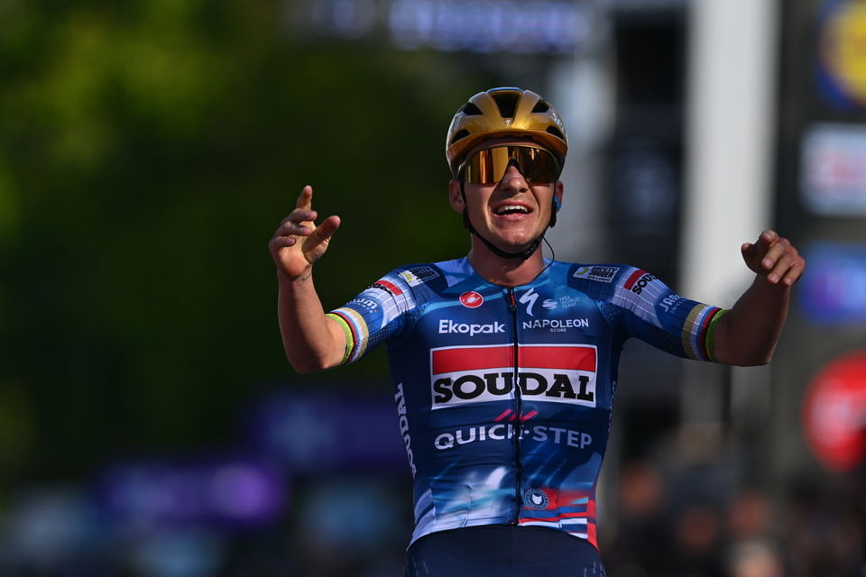 Remco Evenepoel wins Brabantse Pijl